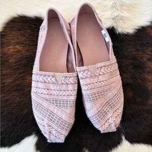 TOMS Women's Textured Purple Lace Espadrilles